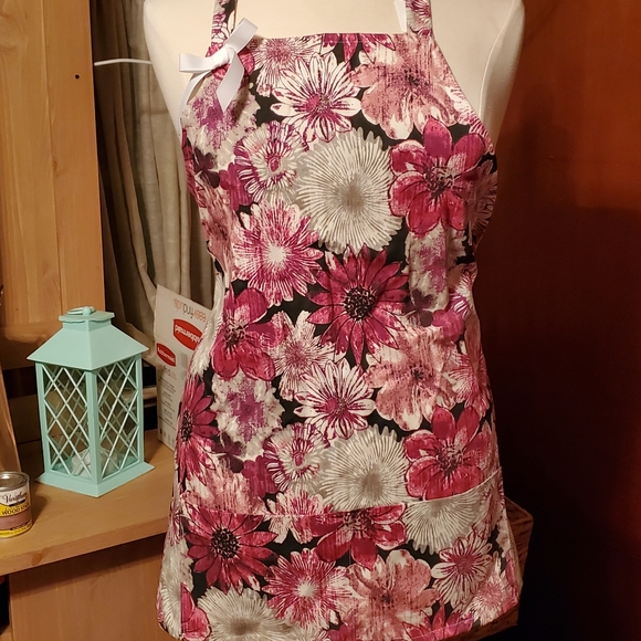 APRONS - Picture 15 of 16